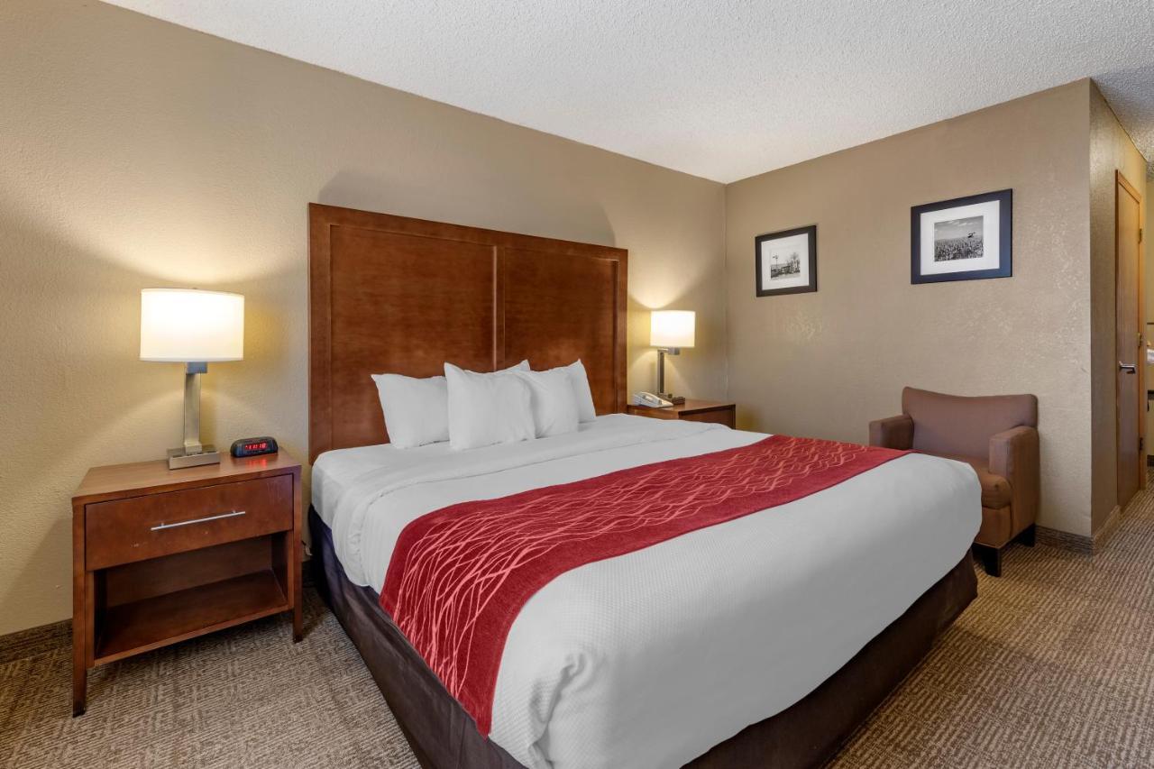 Comfort Inn & Suites Hays I-70 Exterior foto